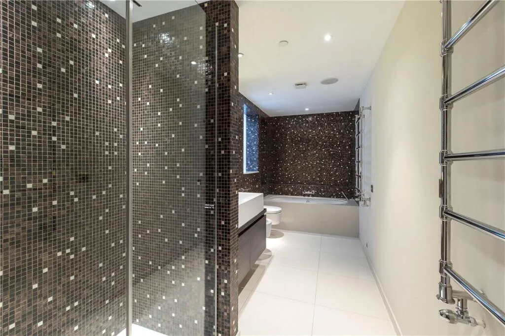 3 bedroom mews property for rent