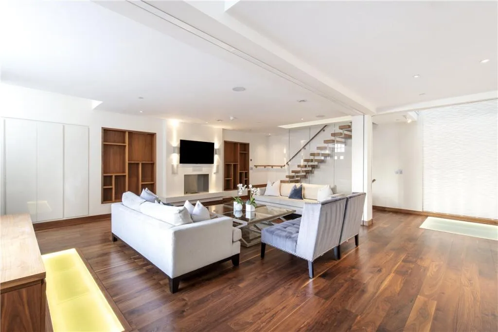 3 bedroom mews property for rent