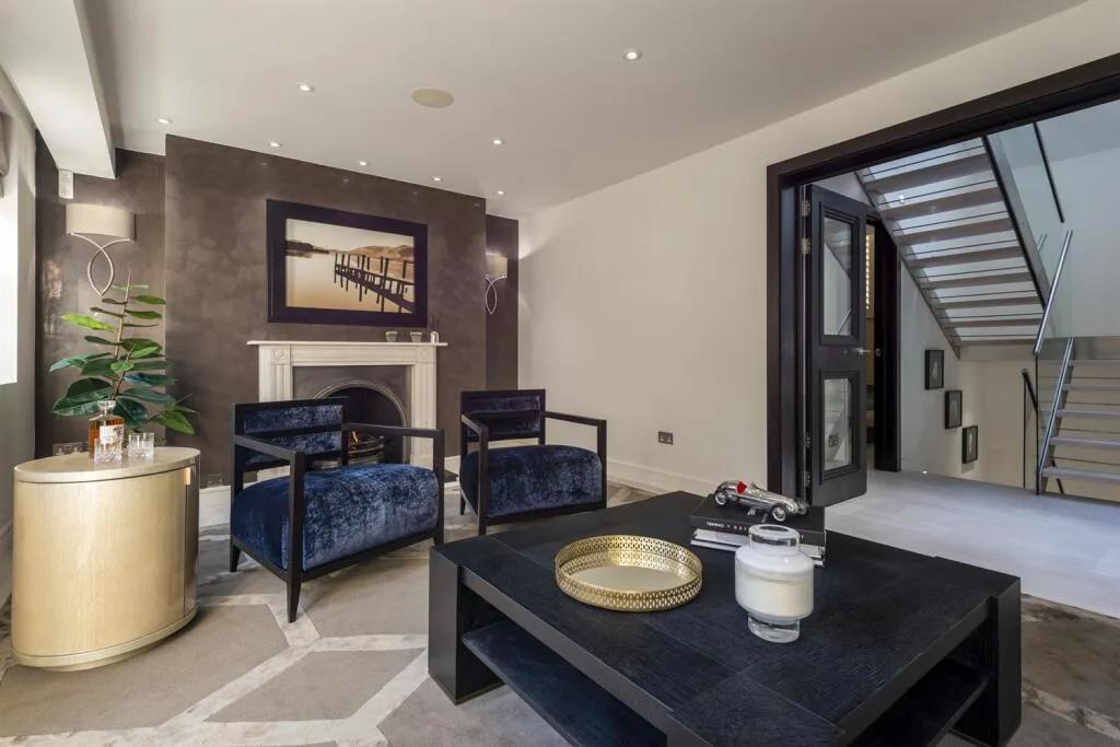 3 bedroom mews property for rent