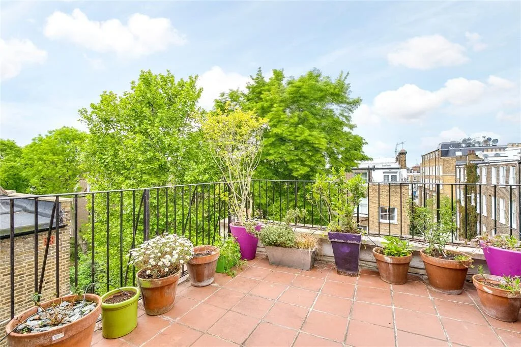 4 bedroom maisonette for rent