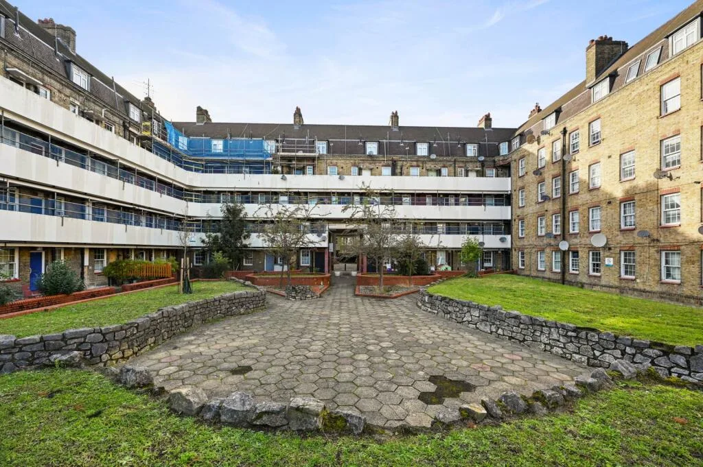 3 bedroom flat for rent