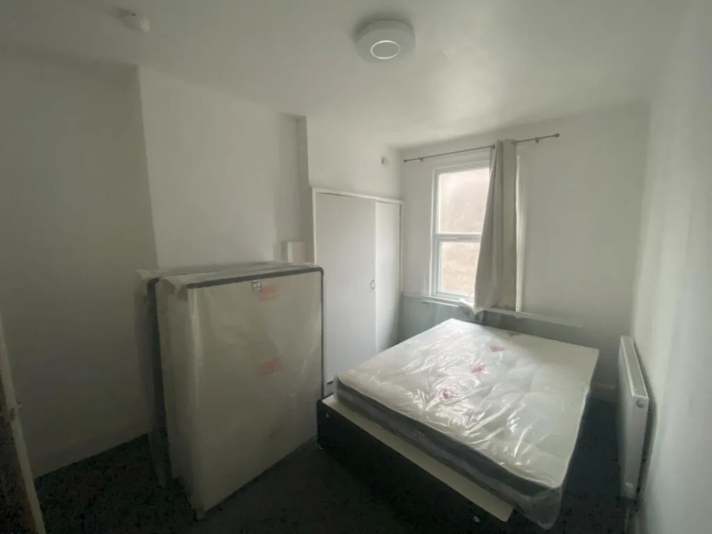 1 bedroom house share for rent