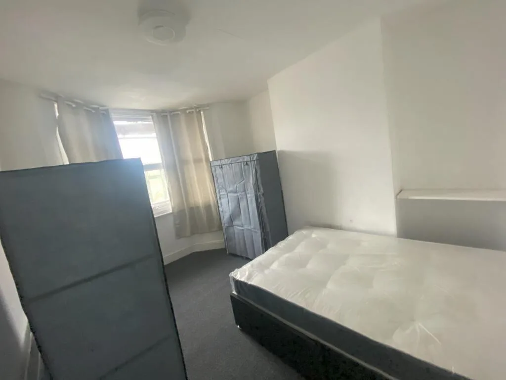 1 bedroom house share for rent