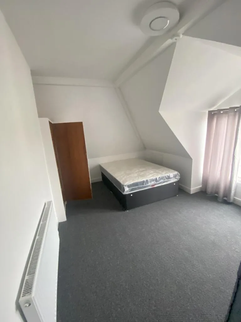 1 bedroom house share for rent