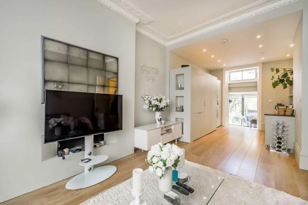2 bedroom maisonette for rent