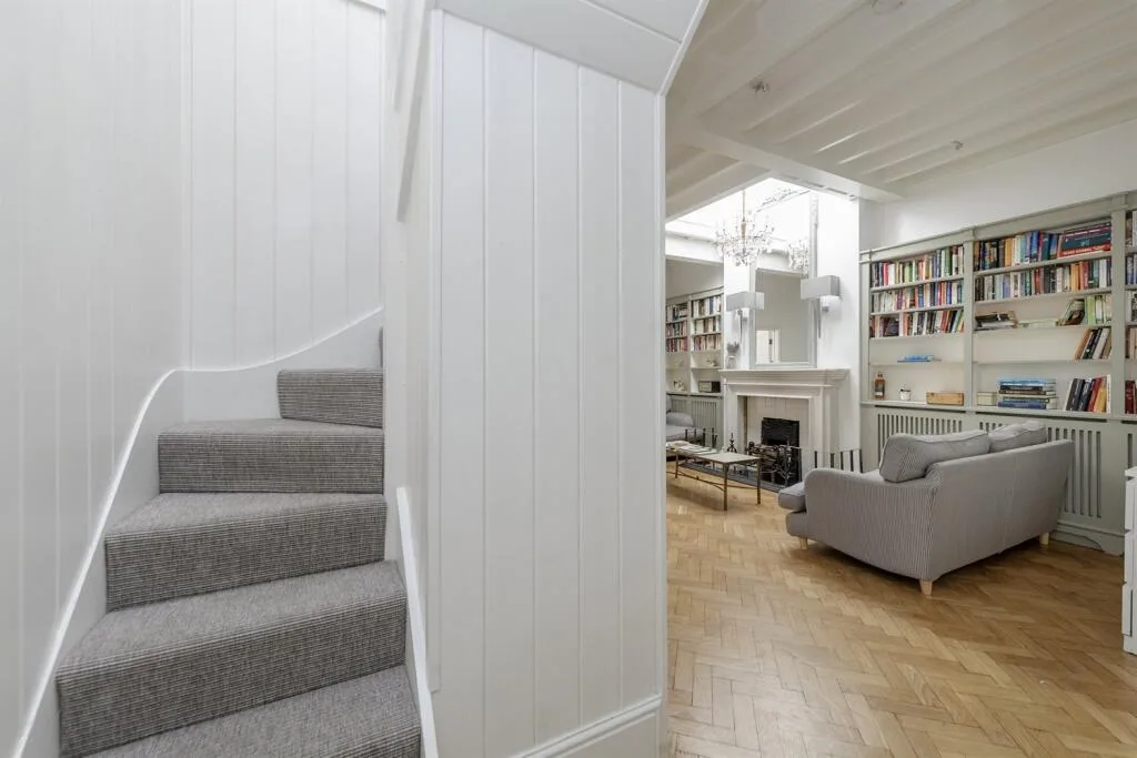 2 bedroom mews property for rent
