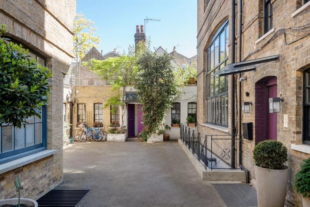 2 bedroom mews property for rent