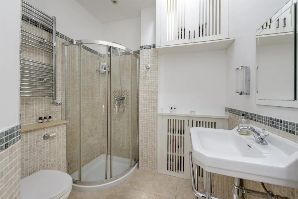 2 bedroom mews property for rent