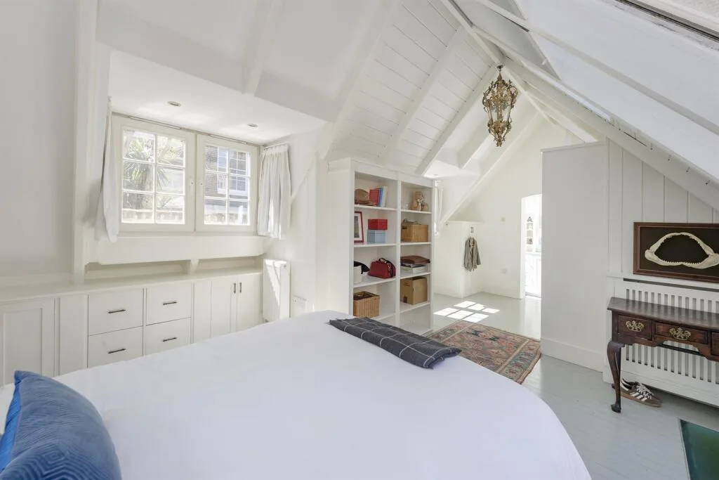 2 bedroom mews property for rent