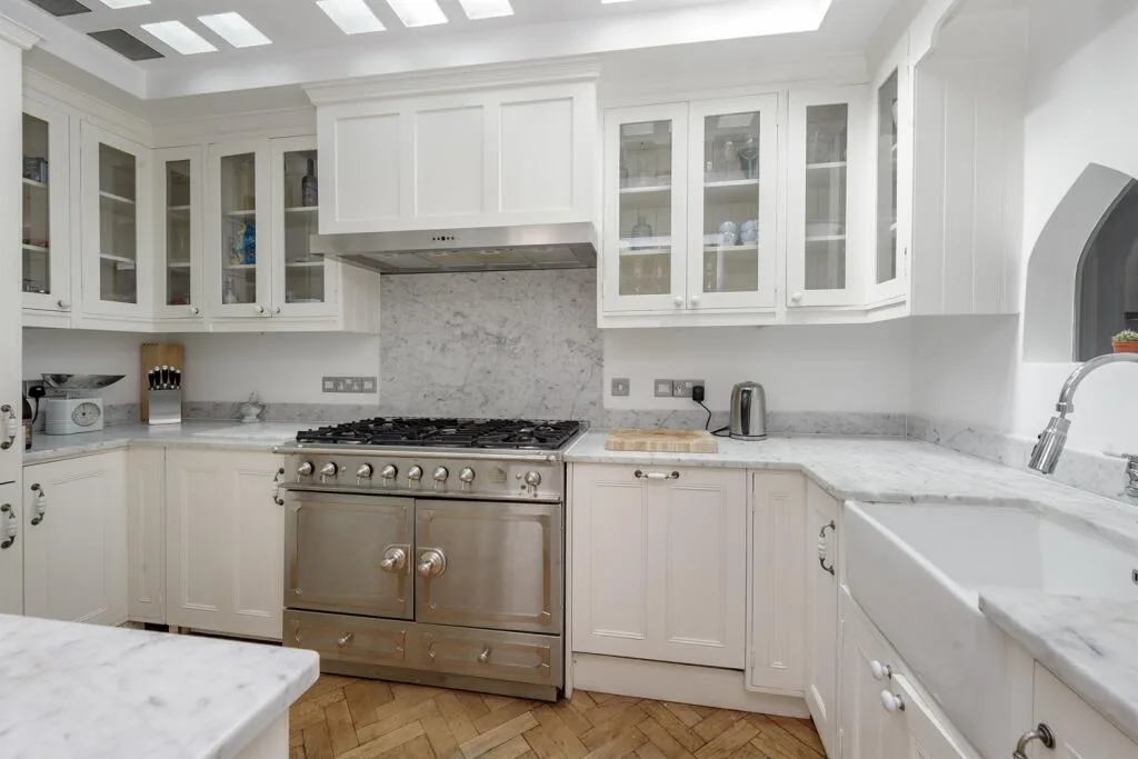 2 bedroom mews property for rent