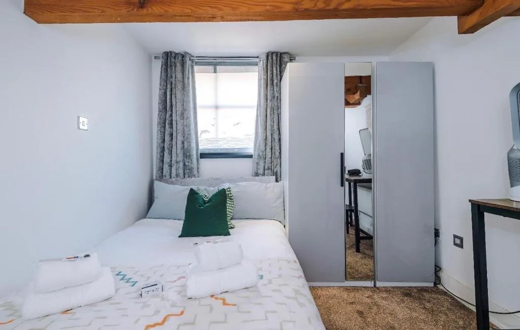 2 bedroom penthouse for rent