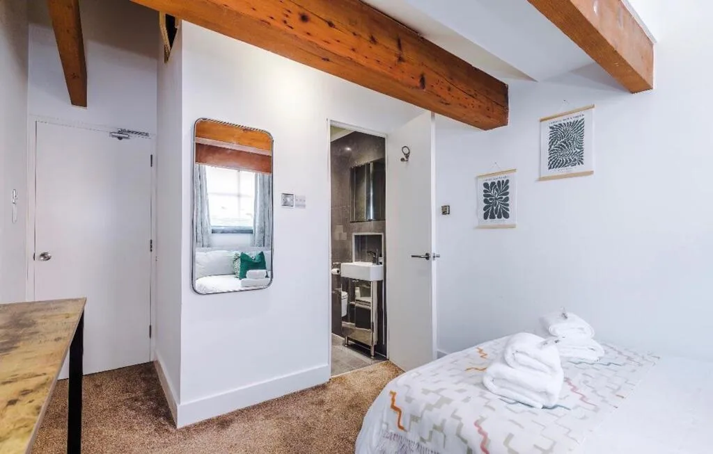 2 bedroom penthouse for rent