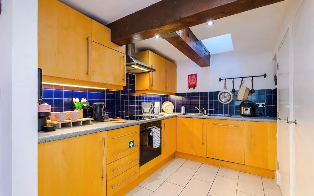 2 bedroom penthouse for rent