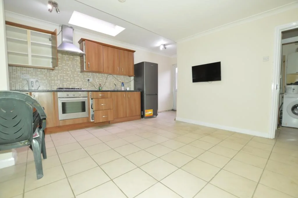 2 bedroom ground floor flat for rent