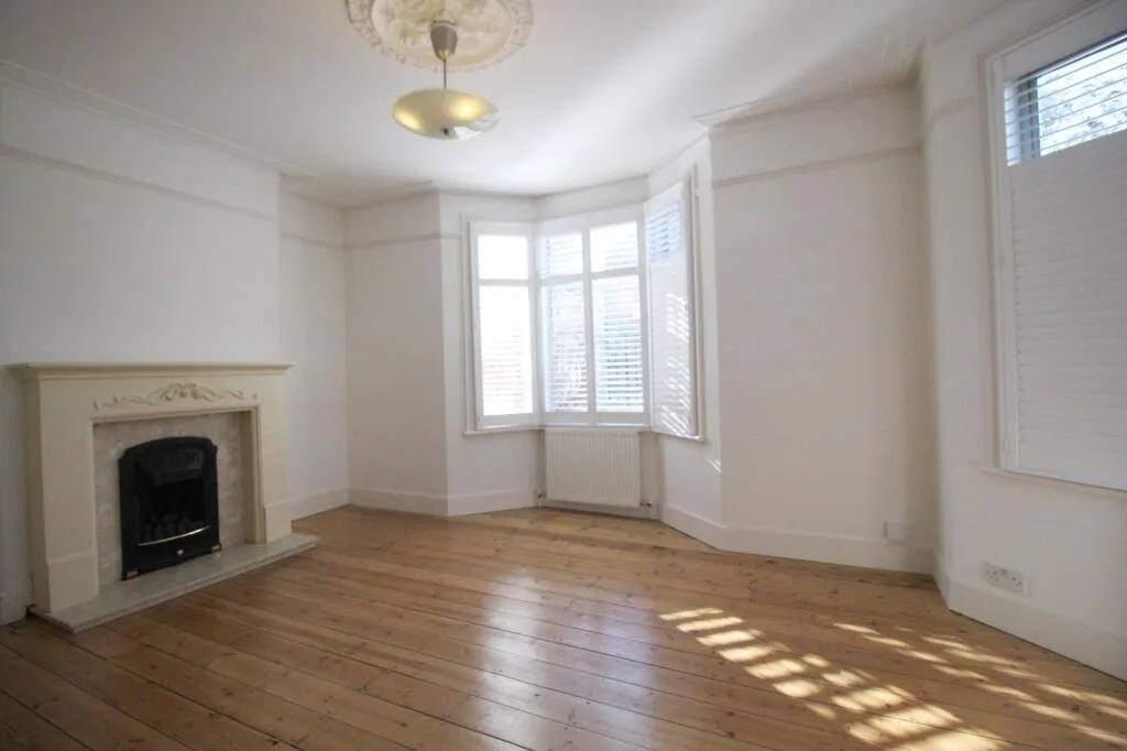 3 bedroom end of terrace house for rent