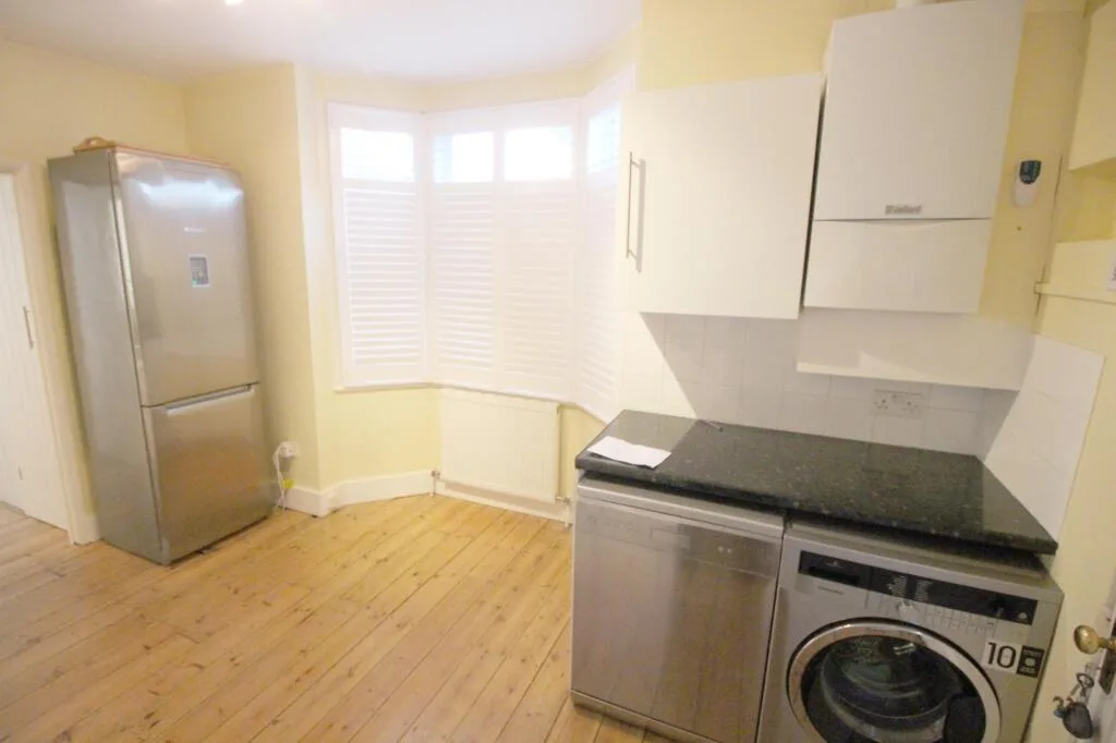 3 bedroom end of terrace house for rent