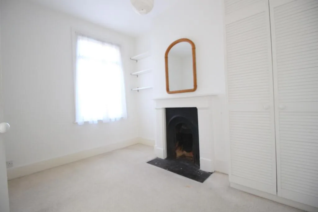 3 bedroom end of terrace house for rent