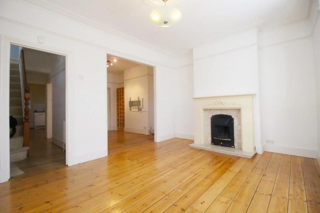 3 bedroom end of terrace house for rent