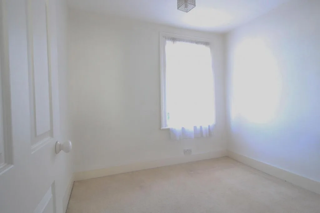 3 bedroom end of terrace house for rent