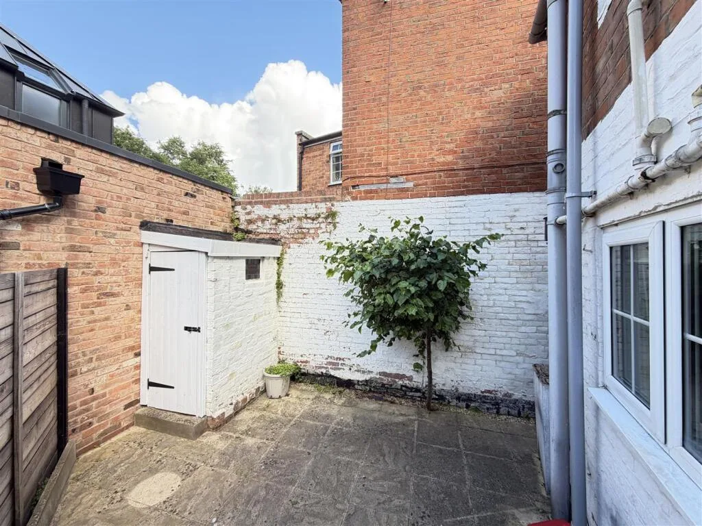 1 bedroom detached house for rent