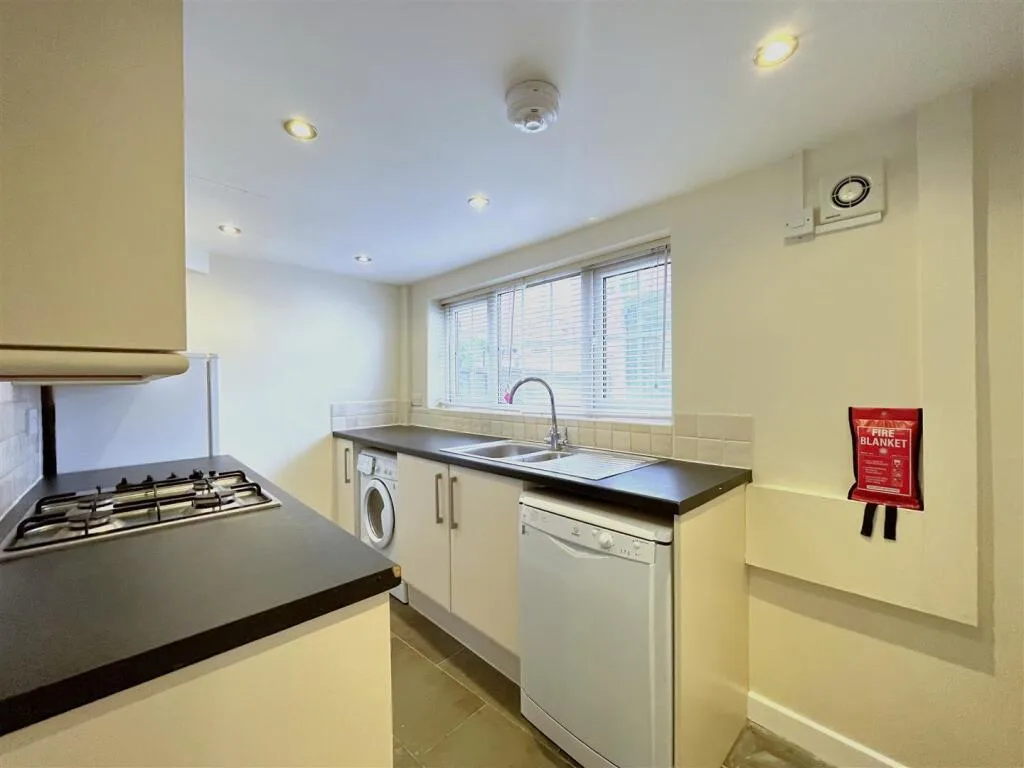 1 bedroom detached house for rent