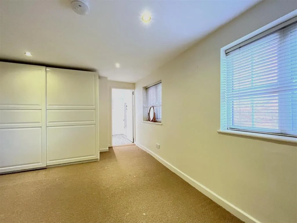 1 bedroom detached house for rent