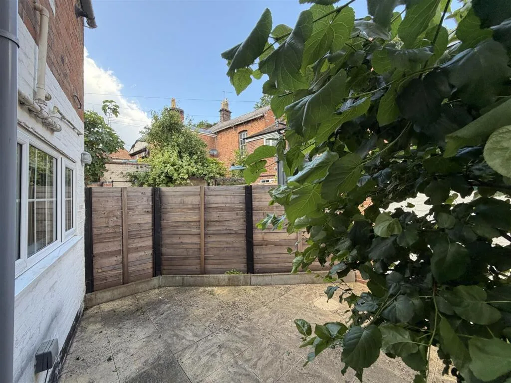 1 bedroom detached house for rent