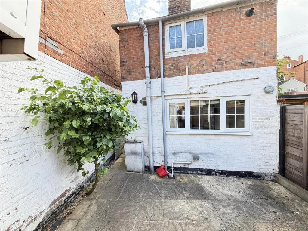 1 bedroom detached house for rent