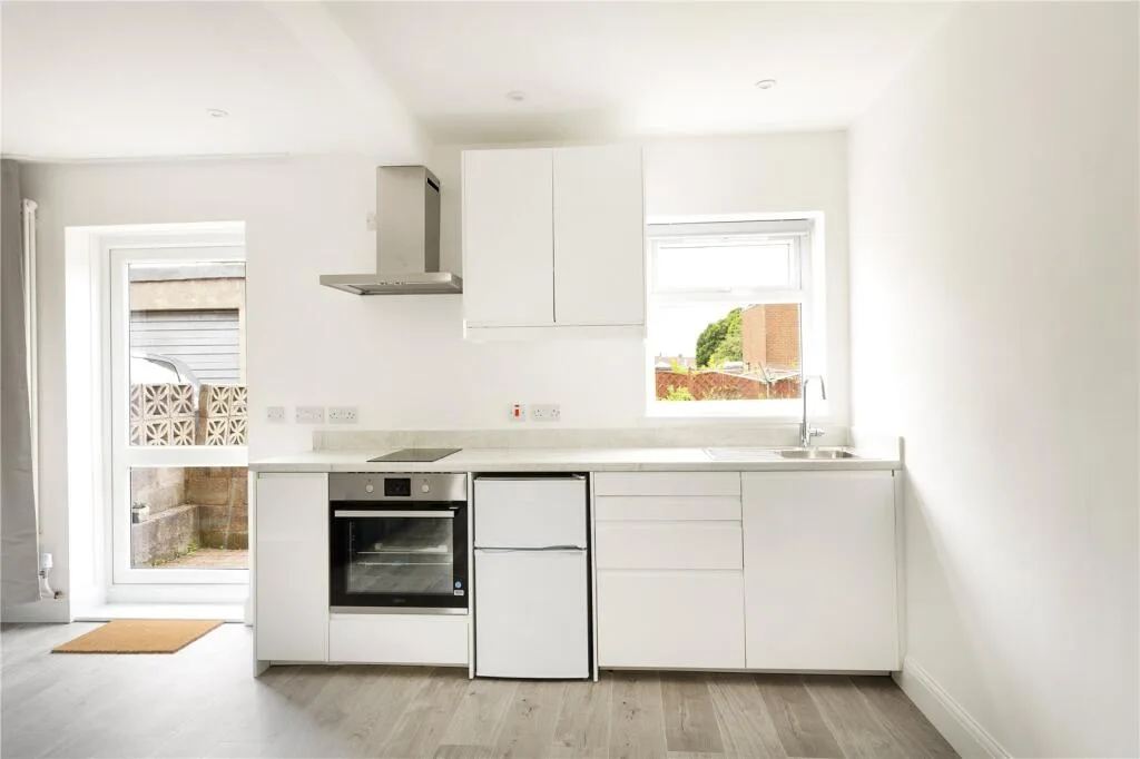 1 bedroom house share for rent
