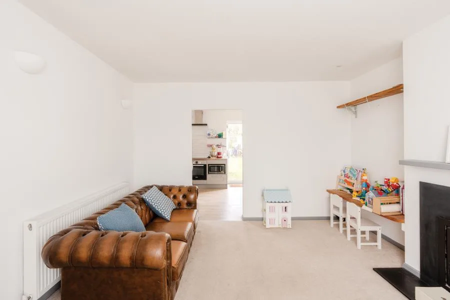 3 bedroom end of terrace house for rent