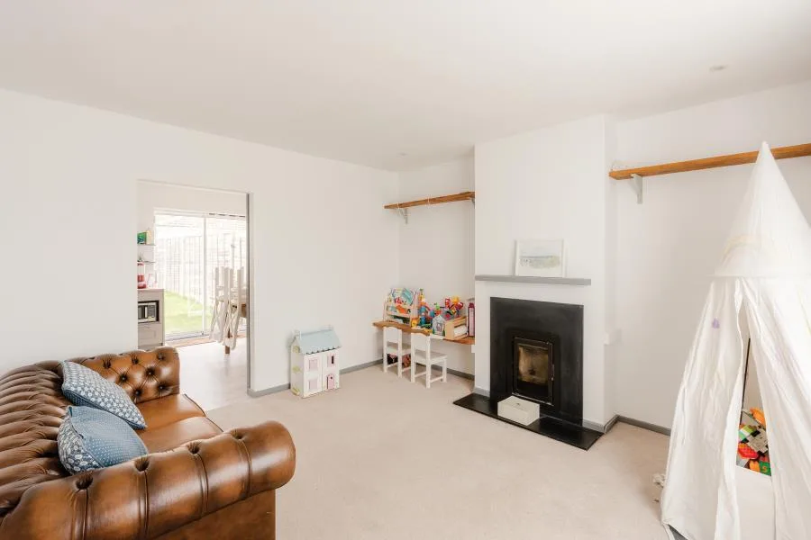 3 bedroom end of terrace house for rent