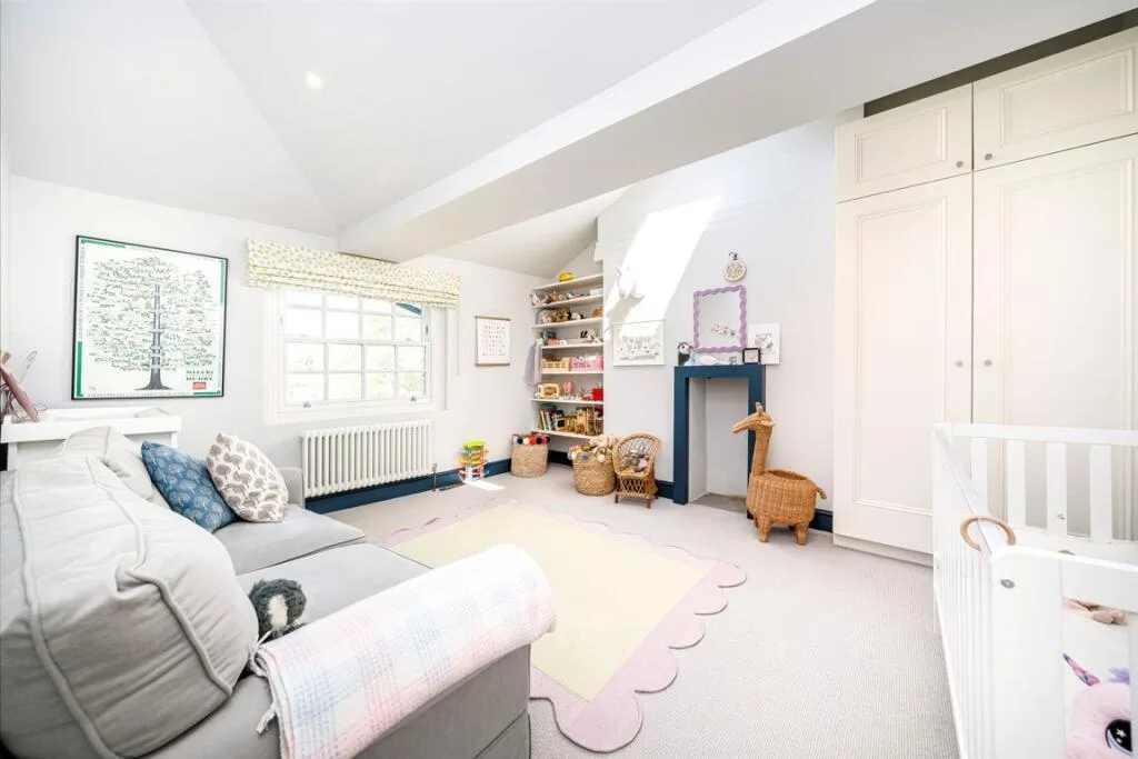 4 bedroom semi-detached house for rent