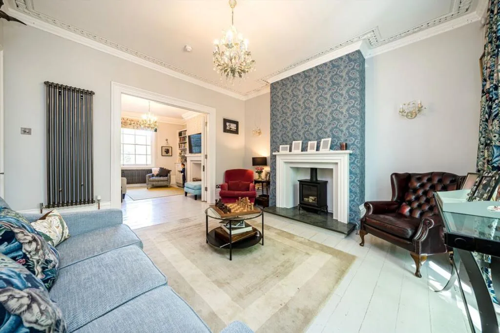 4 bedroom semi-detached house for rent
