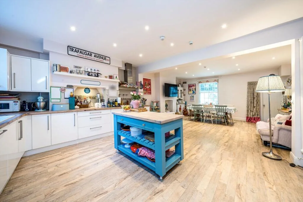4 bedroom semi-detached house for rent