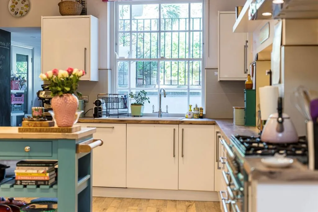 4 bedroom semi-detached house for rent