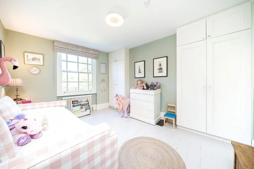 4 bedroom semi-detached house for rent