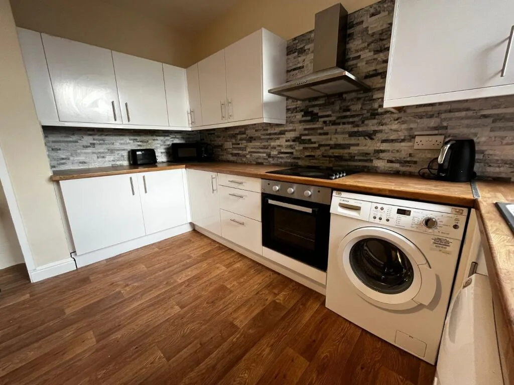 5 bedroom terraced house for rent