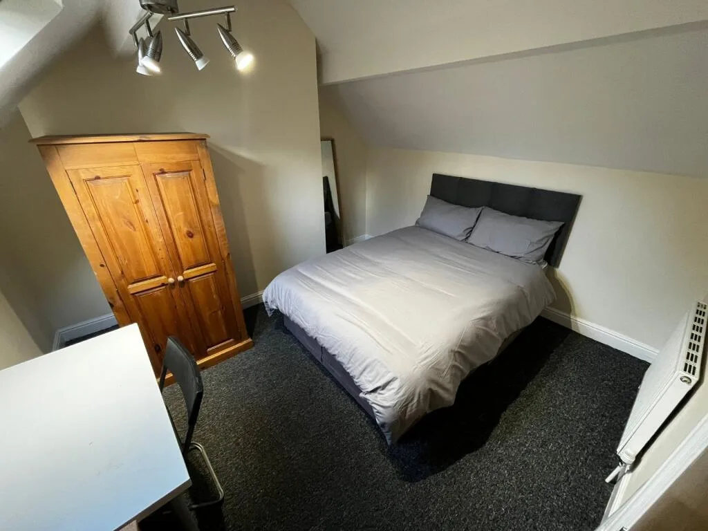 5 bedroom terraced house for rent