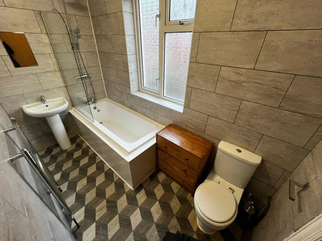 5 bedroom terraced house for rent