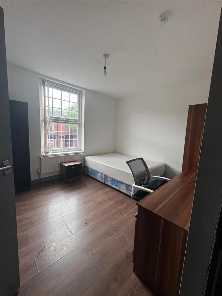 1 bedroom house share for rent