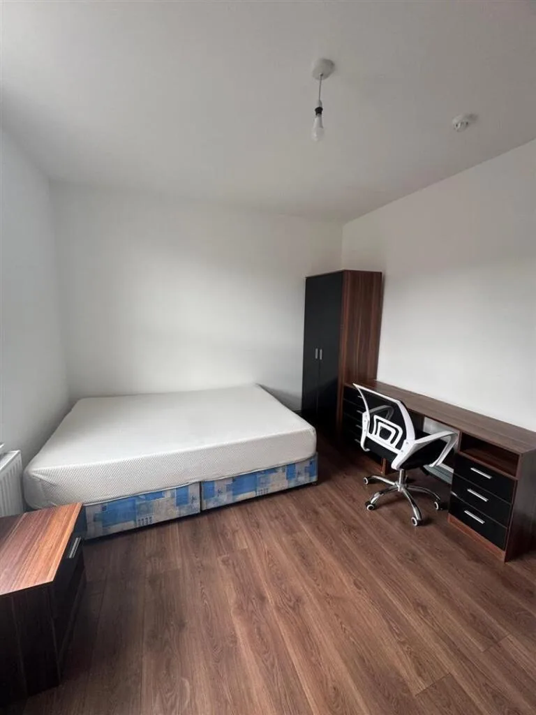 1 bedroom house share for rent