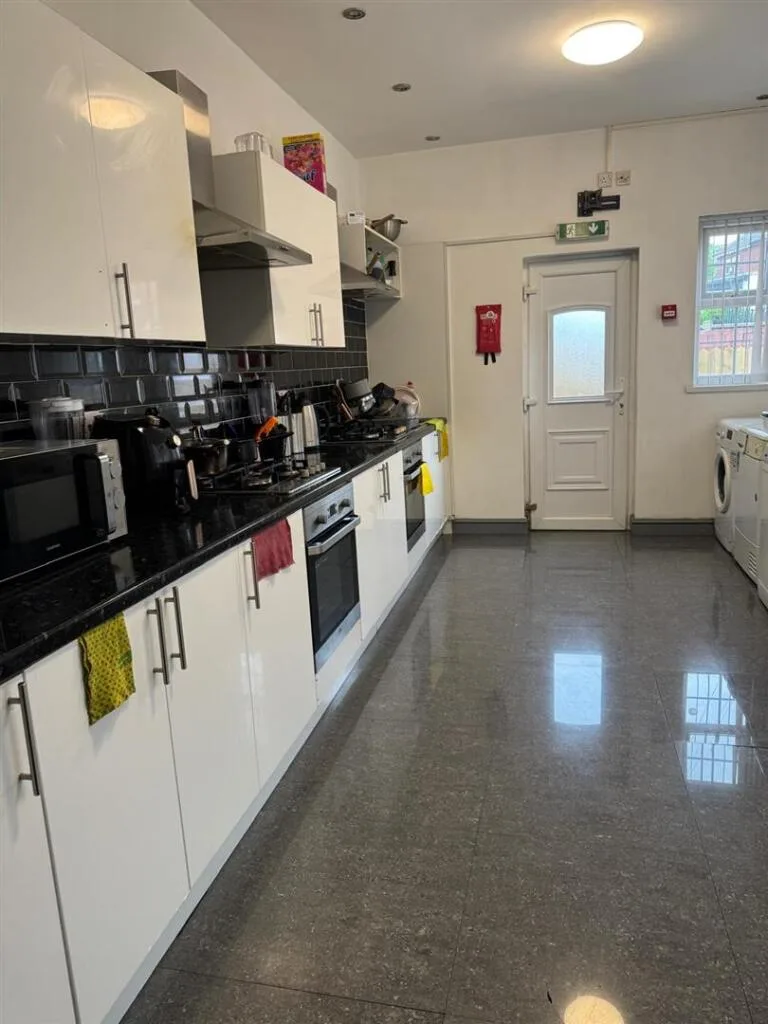 1 bedroom house share for rent