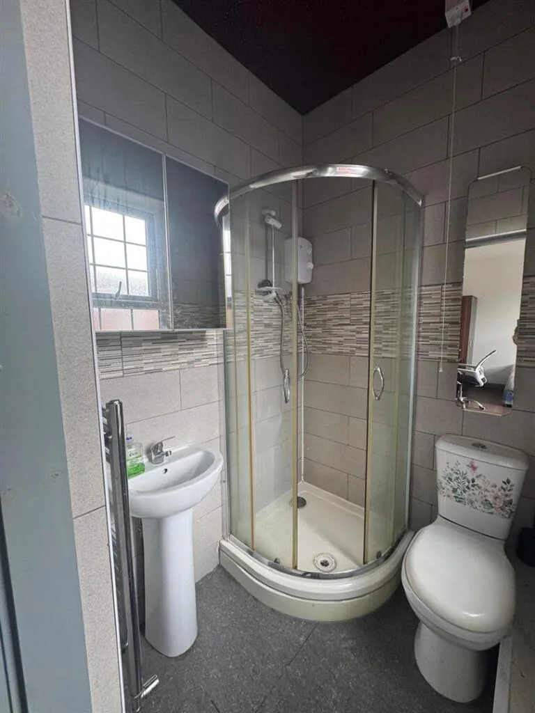 1 bedroom house share for rent