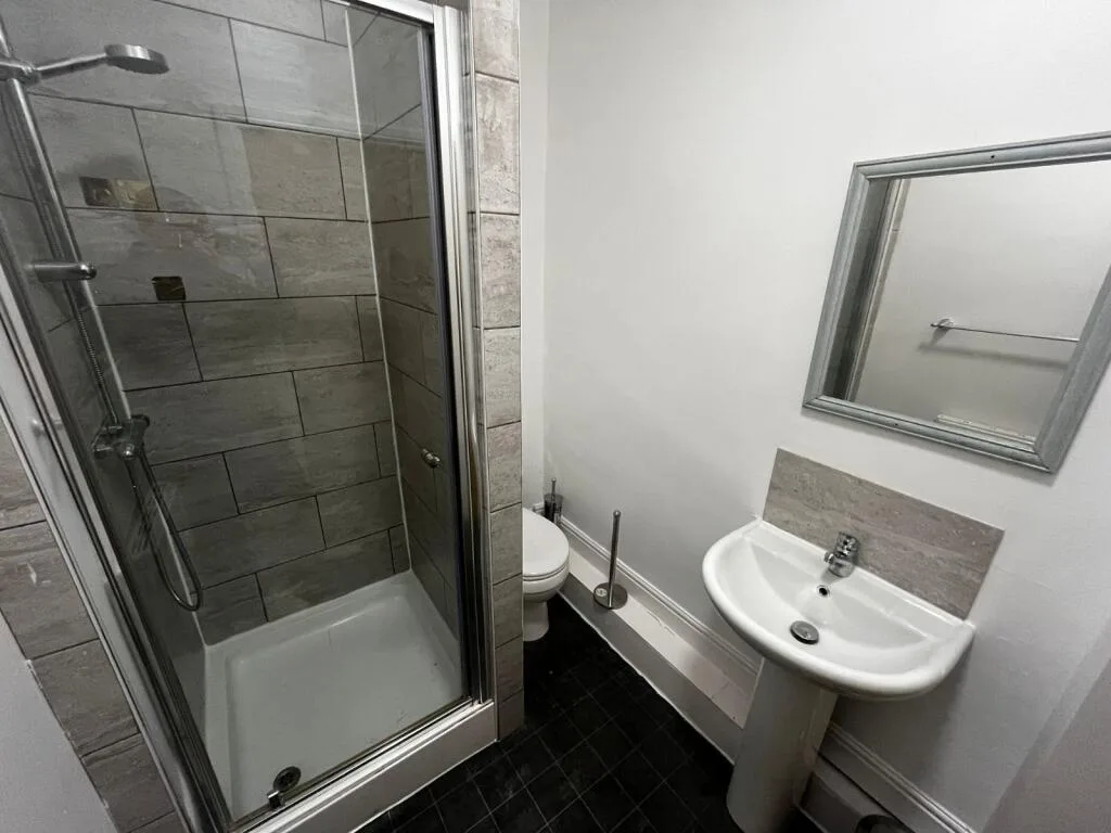 5 bedroom terraced house for rent