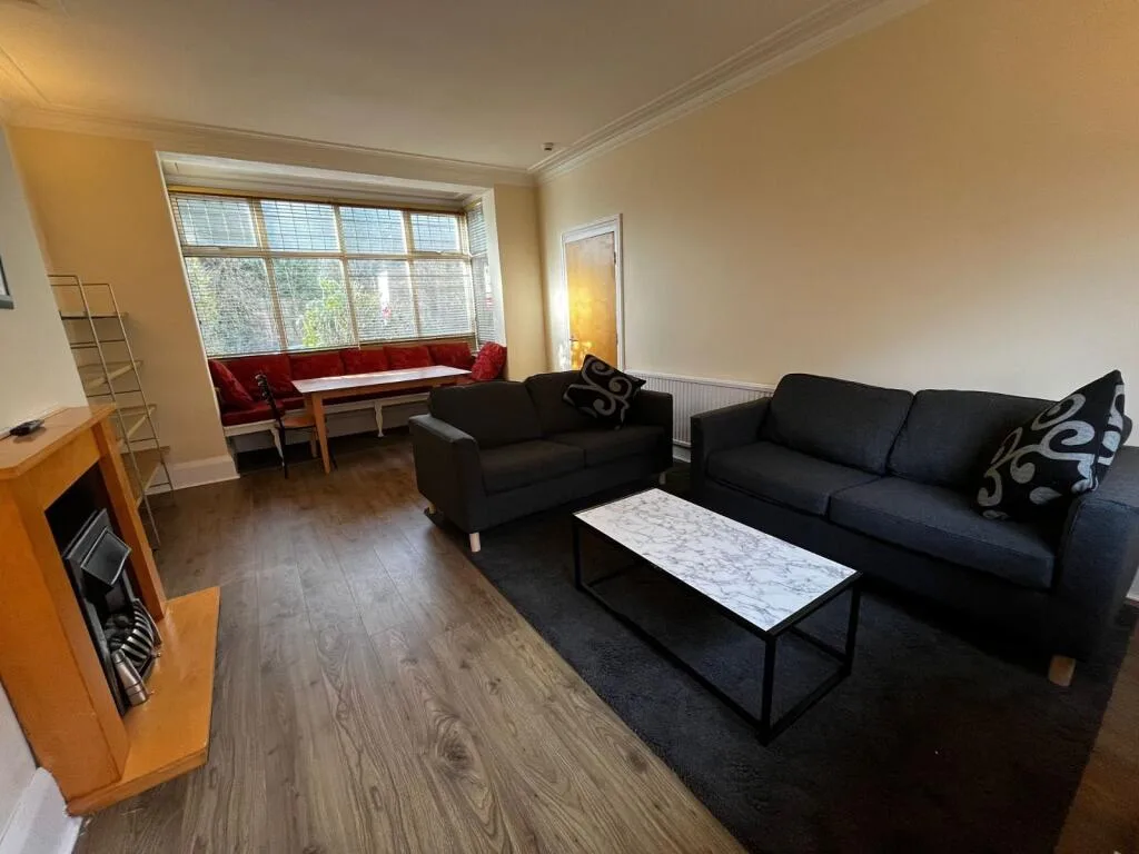 5 bedroom terraced house for rent