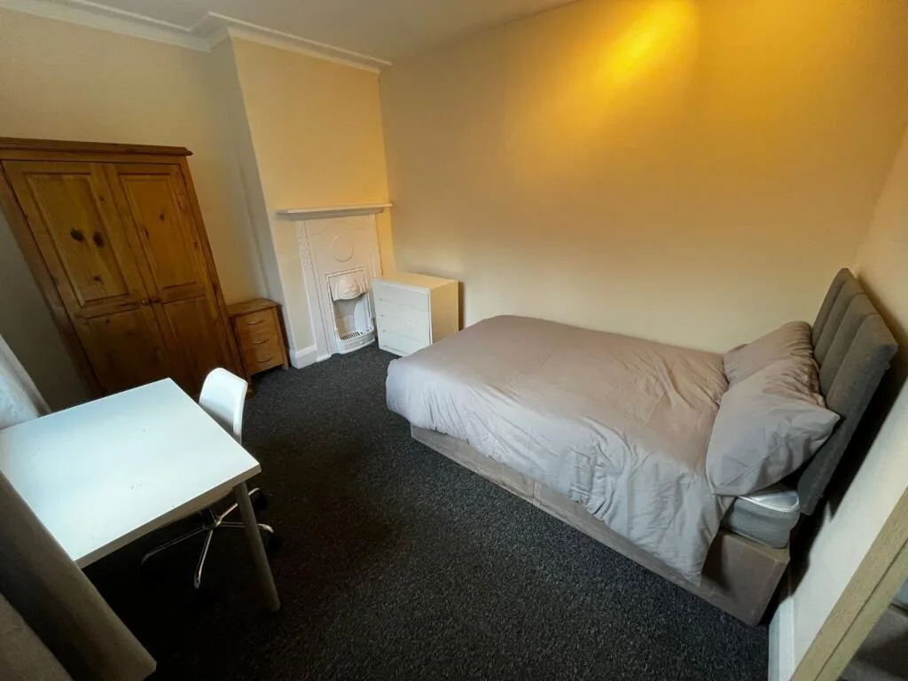 5 bedroom terraced house for rent