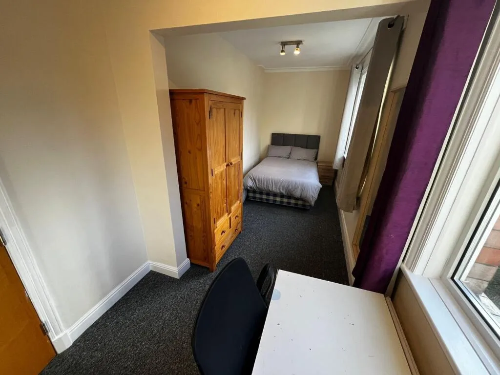 5 bedroom terraced house for rent