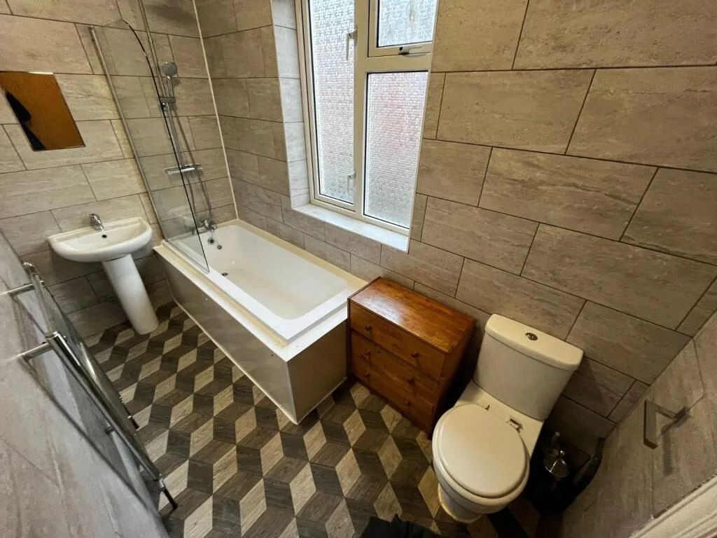 5 bedroom terraced house for rent
