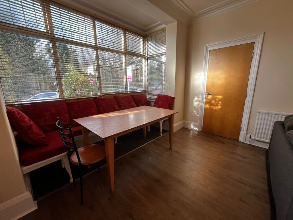 5 bedroom terraced house for rent