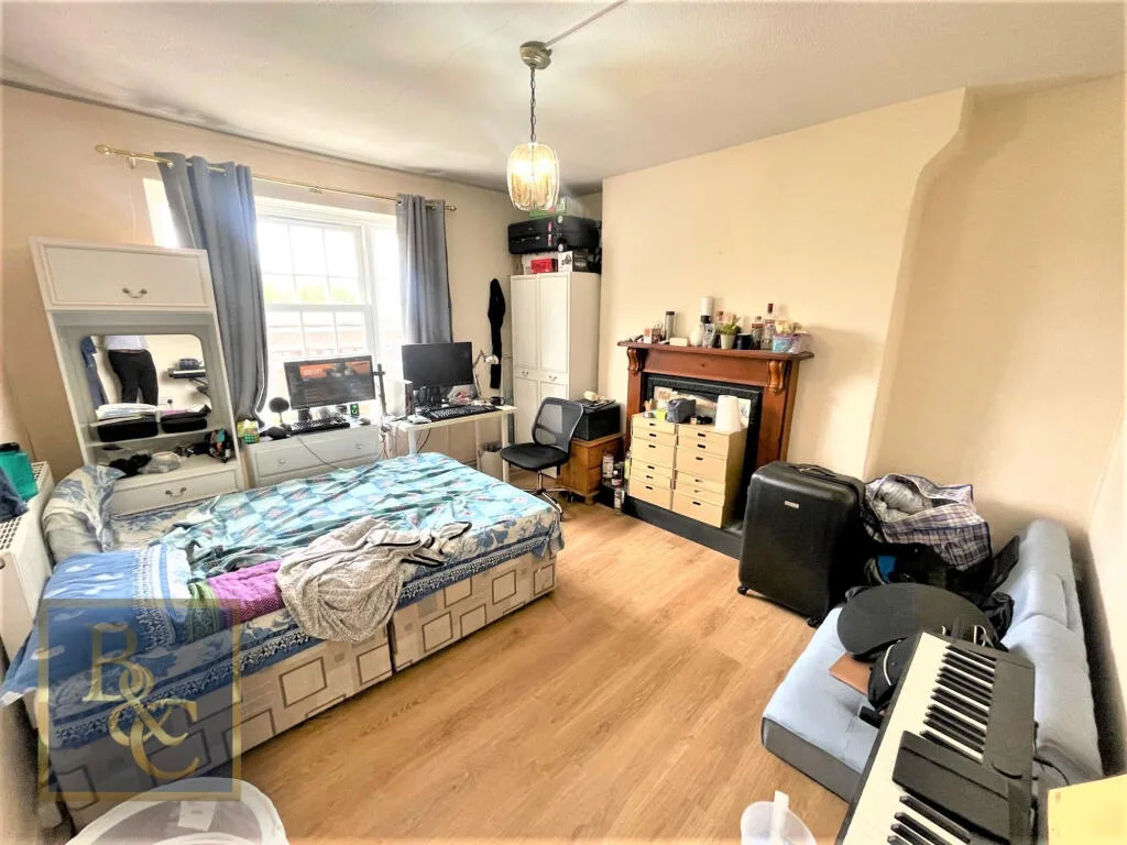 4 bedroom maisonette for rent